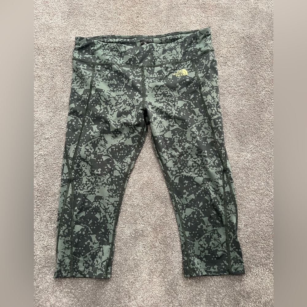 The North Face Leggings Capris Yoga Pants Camouflage Women's Size L Gray‎ Black